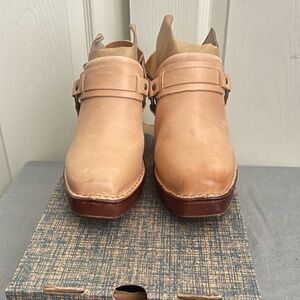 Born Women's Hudson Leather Sling Platform Clogs Natural Size 8M / Firm price